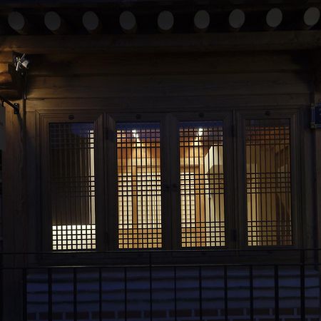 The Korean Traditional Hanok In Downtown Seoul For Convenient Public Transportation - Seoul Ari Esterno foto
